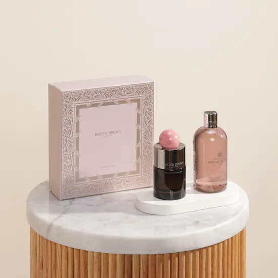 مجموعة هدايا عطر ديليشس روبارب آند روز من مولتون براون