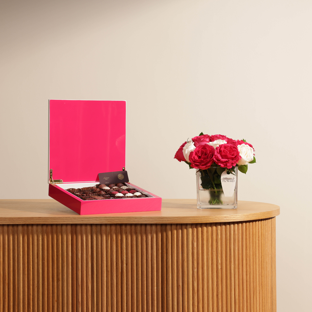 علبة شيكولاتة وردية 635 جرام من باتيل | زهور جوري مشرقة