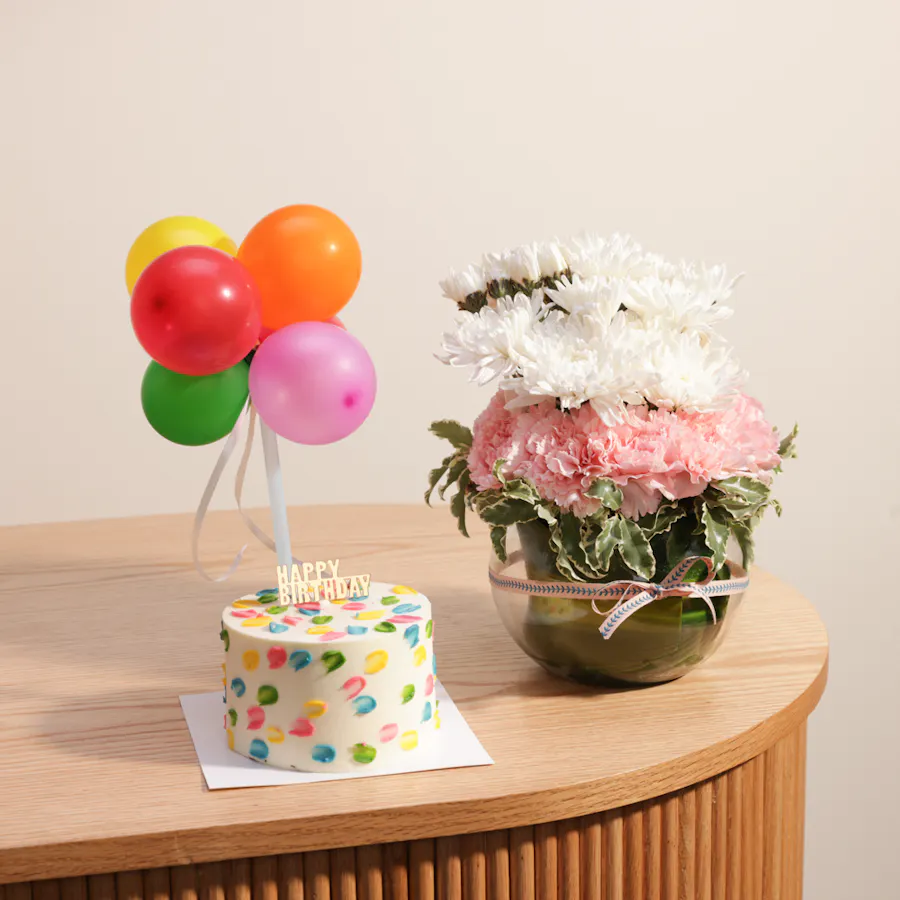 Sweet Atelier Small Birthday Cake | Flower Vase 1