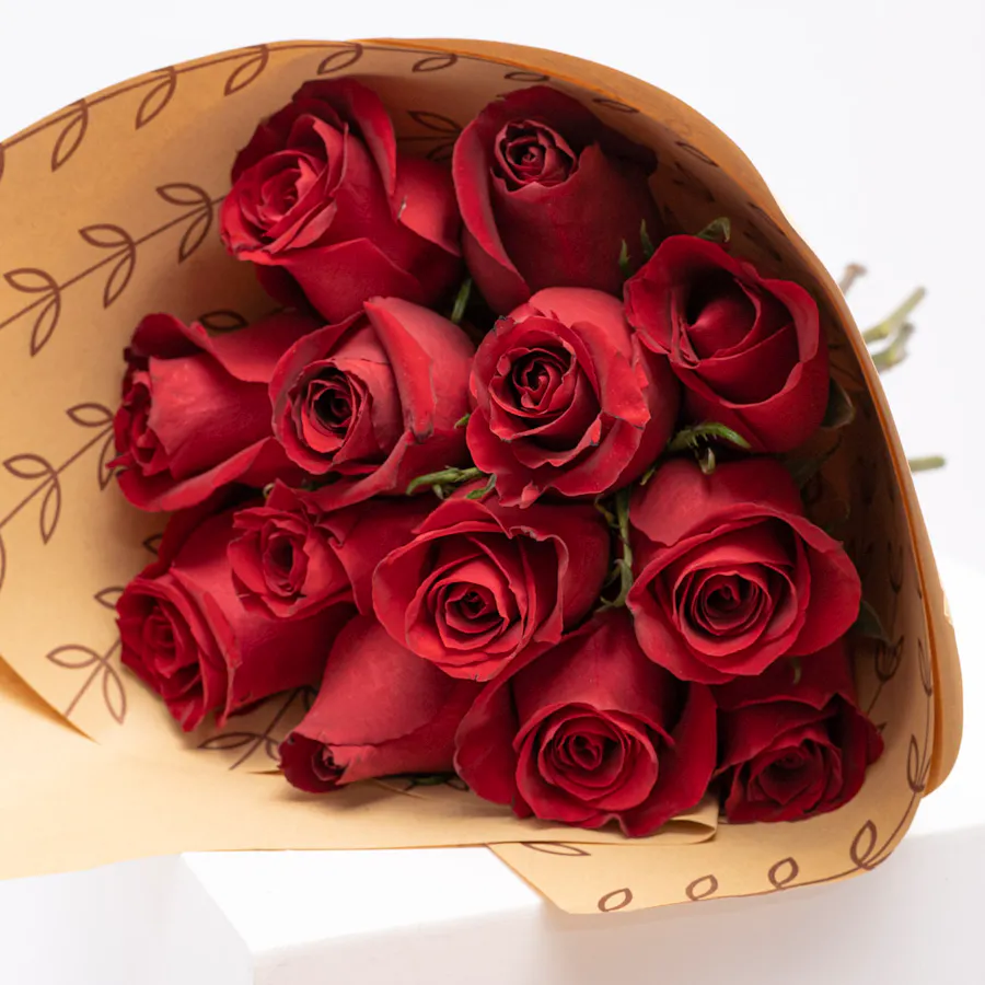 Sucre de Nada Cake with Red Roses 3