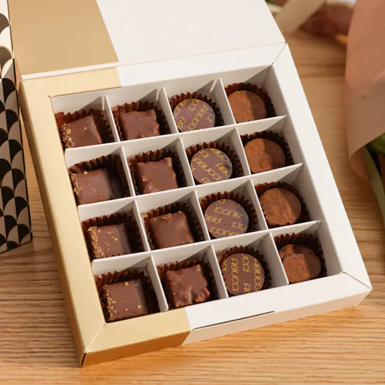 Abucci Luxury Chocolates Box | Royal Flowers Bouquet