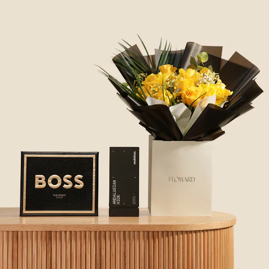 Woody Elegance Gift Set | Golden Roses Bouquet