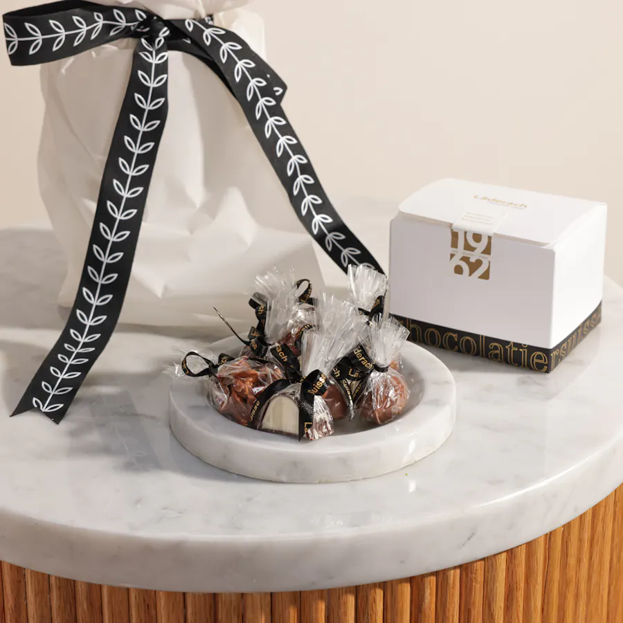 Laderach Wrapped Praline Chocolate Box | Roses Bouquet 3