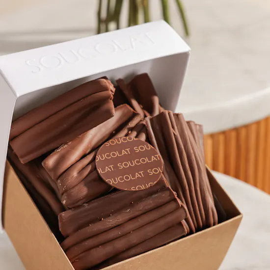Soucolat Flakes Athel 43% Milk Chocolate Box | Glowy Flowers