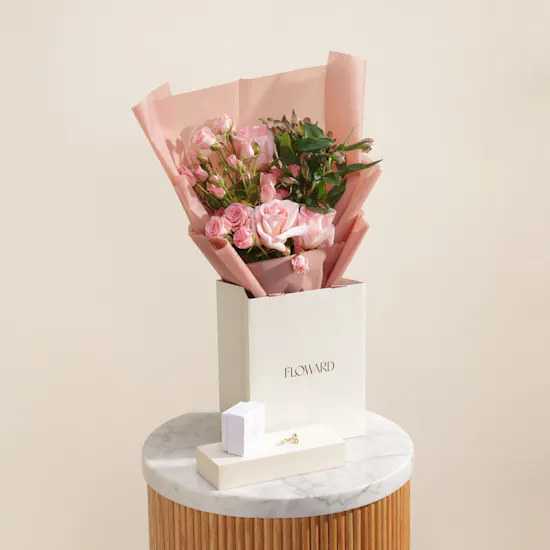 Caroline Svedbom Golden Shadow Halo Ring | Soft Breeze Flower Bouquet
