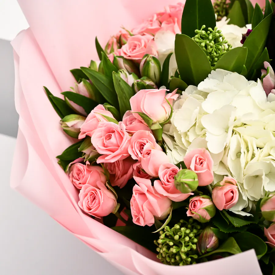 graduation hand bouquet with Levo chocolate  2