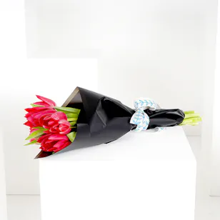 10 Tulips | Black Wrap