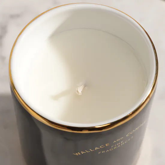 شمعة معطرة برائحة التونكا والفانيليا من والاس اند كو