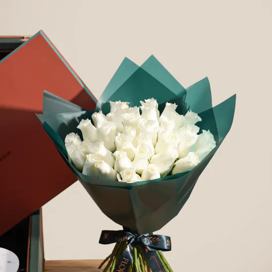 Alshal Signature Men's Gift Box | Magic of Winter Flowers Bouquet