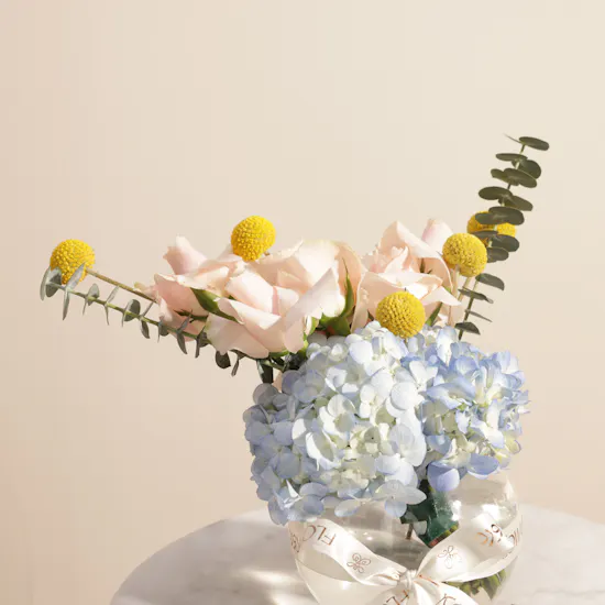 Sweet Atelier Customized by Photo 2026 Graduation Cake | Delicate Flower Vase