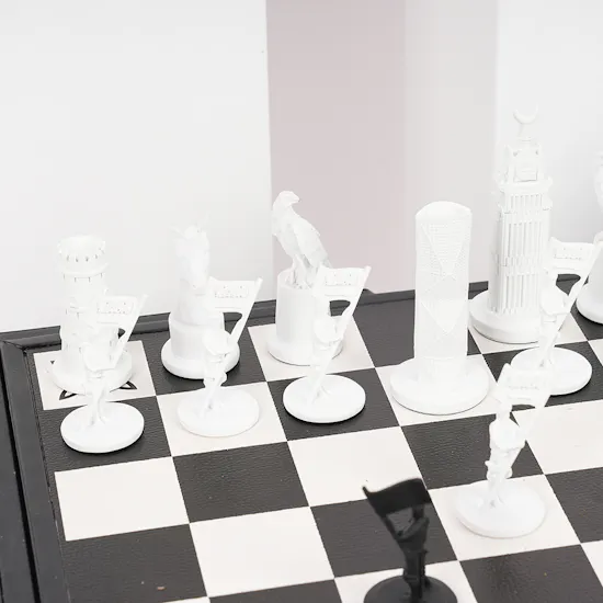 Floward's Black & White Chess Set