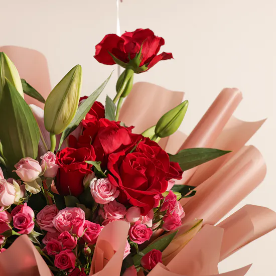 Dar Alsabaek BTC Spoon 2.5 gm Gold Bar | Flowers Bouquet and Balloon