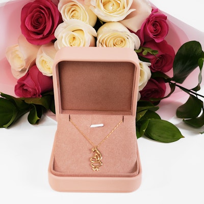 Floward My Mother Gold Necklace | Roses Bouquet