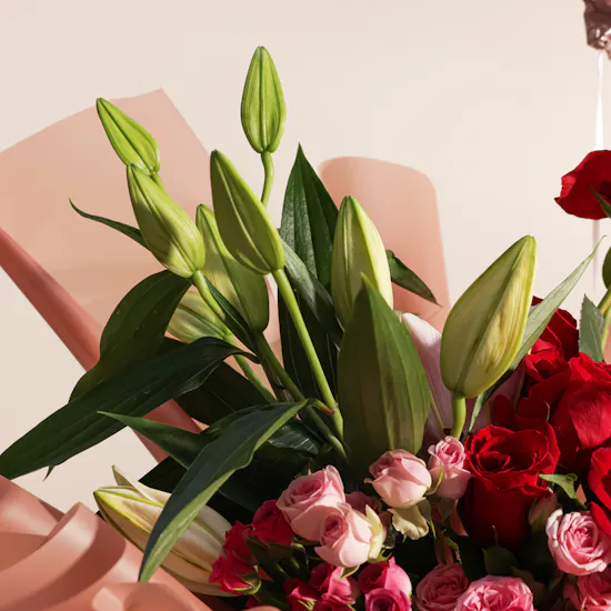 Dar Alsabaek BTC Spoon 2.5 gm Gold Bar | Flowers Bouquet and Balloon