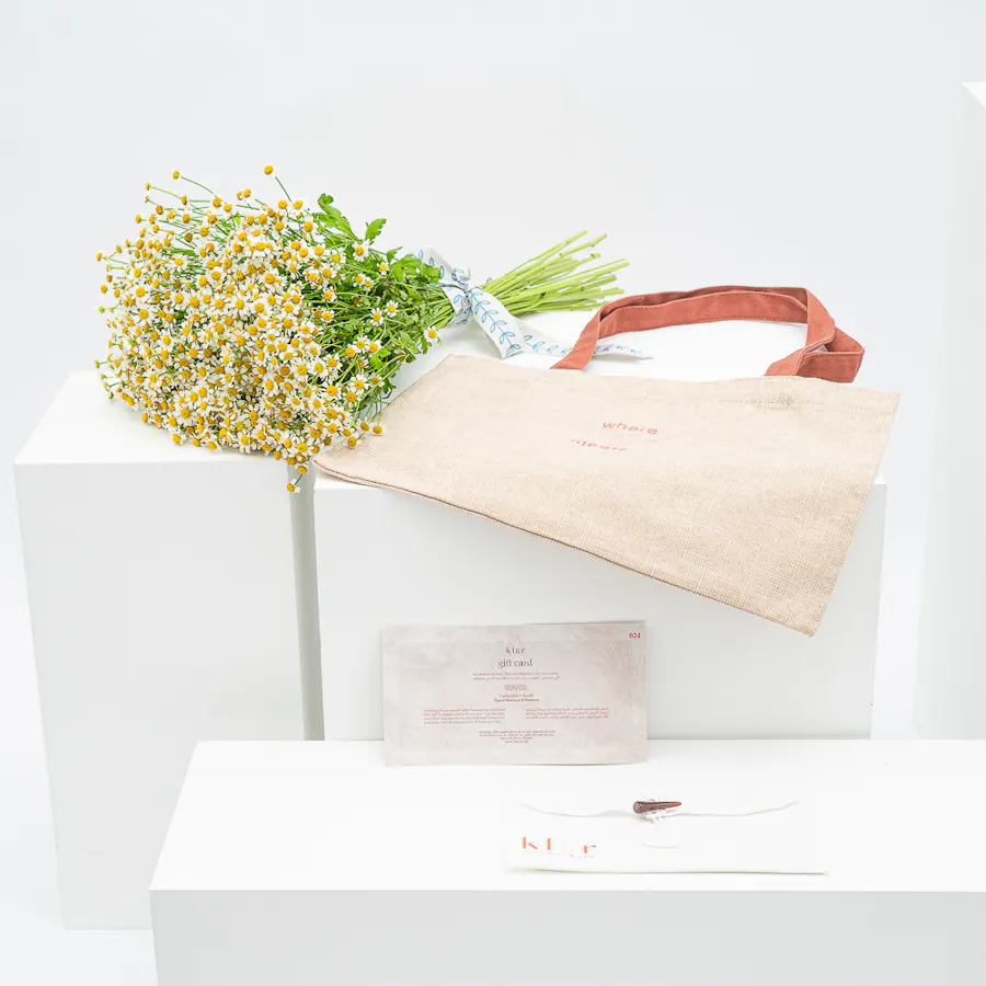 Klar Nail Spa Gift Voucher | Soft Flowers  1