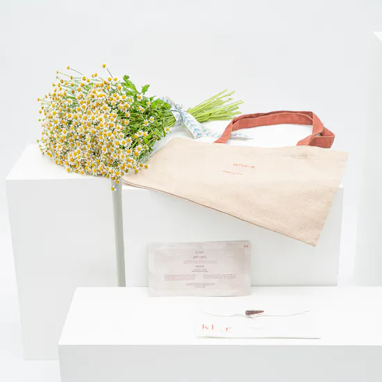 Klar Nail Spa Gift Voucher | Soft Flowers