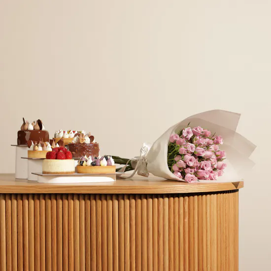 Patisserie by Guillermo Palomo Bakery Gift Box | Purple Dreams Bouquet
