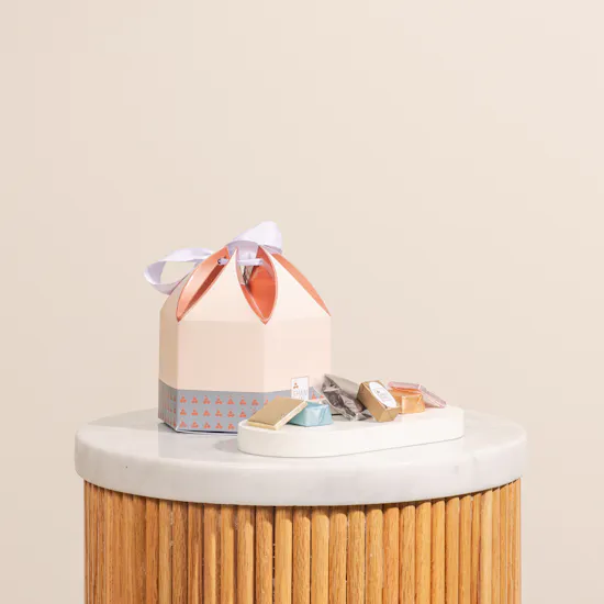 Shan Shal Chocolate Box | 20 White Roses