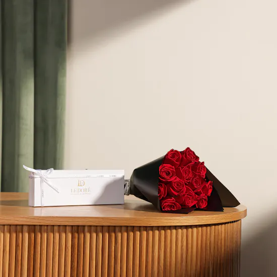 Le Doré Small Chocolate Gift Box | Classical Red Roses Bouquet