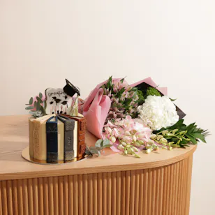 Sweet Ateiler Graduation Small Cake | Flowers