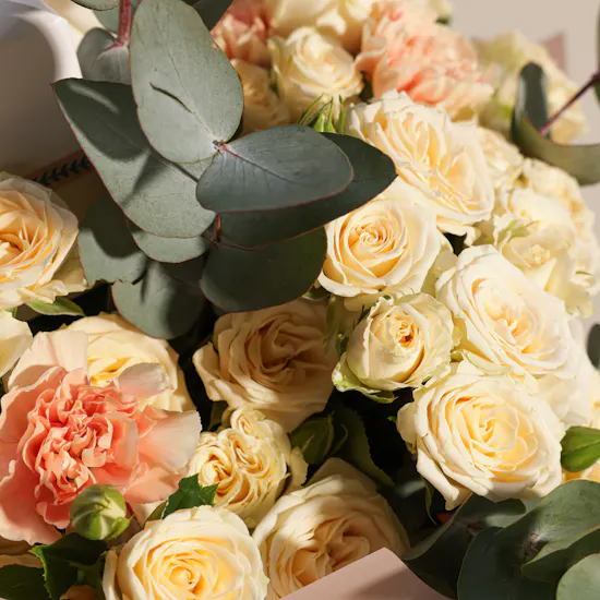 Laderach White Small Chocolate Box | Blooms