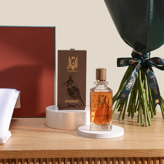 Alshal Luxury Unisex EDP and White Fabric | Joyful Roses Bouquet