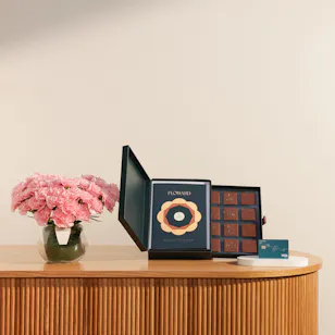 Floward 250 KWD Card and Chocolate Box | Charm Flowers 