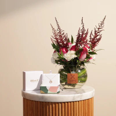 قلادة الأبراج من مس ال من لازوردي | مزهرية الزهور قلادة الأبراج من مس ال من لازوردي | مزهرية الزهور