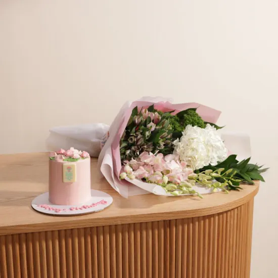 Rose Ribbon Mini Cake | Delicate Bouquet