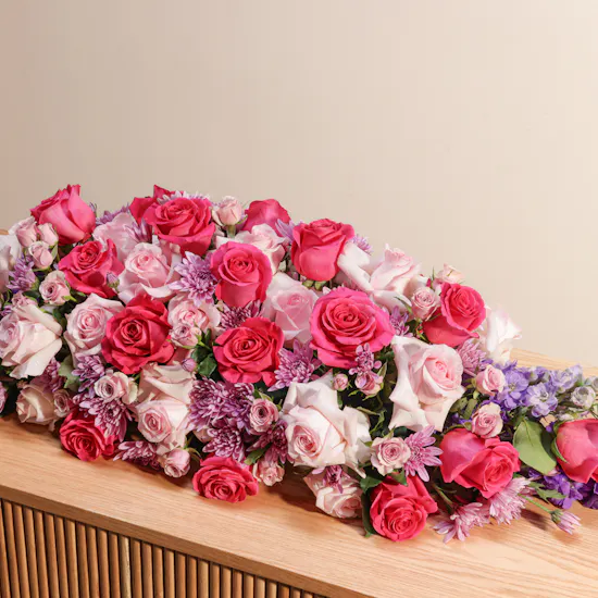 زهور ملونة راقية لتزيين الطاولة