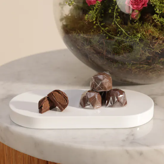 Floward Caramel Chocolate | Blissful Flowers Vase