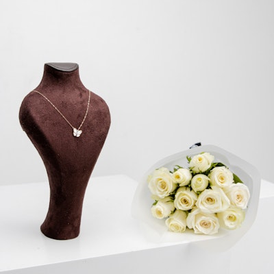 L'azurde Necklace with White Roses