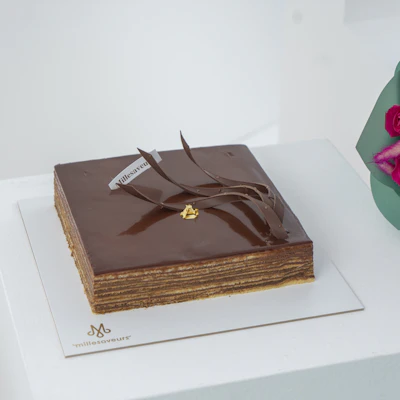 Millesaveurs Cake & Fuchsia Roses Millesaveurs Cake & Fuchsia Roses