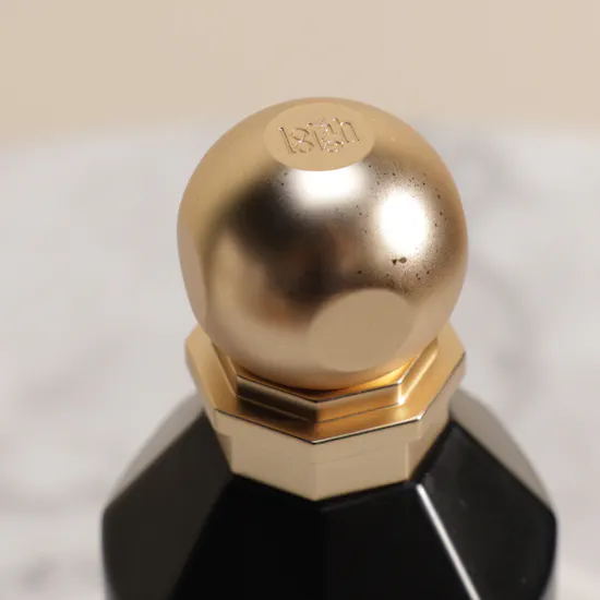 عطر سلكي عود للنساء من لوتاه