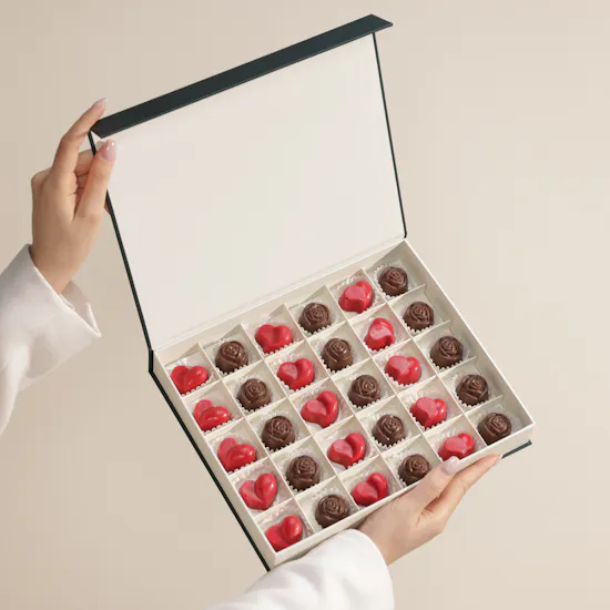 Floward Tender Heart Medium Chocolate Box