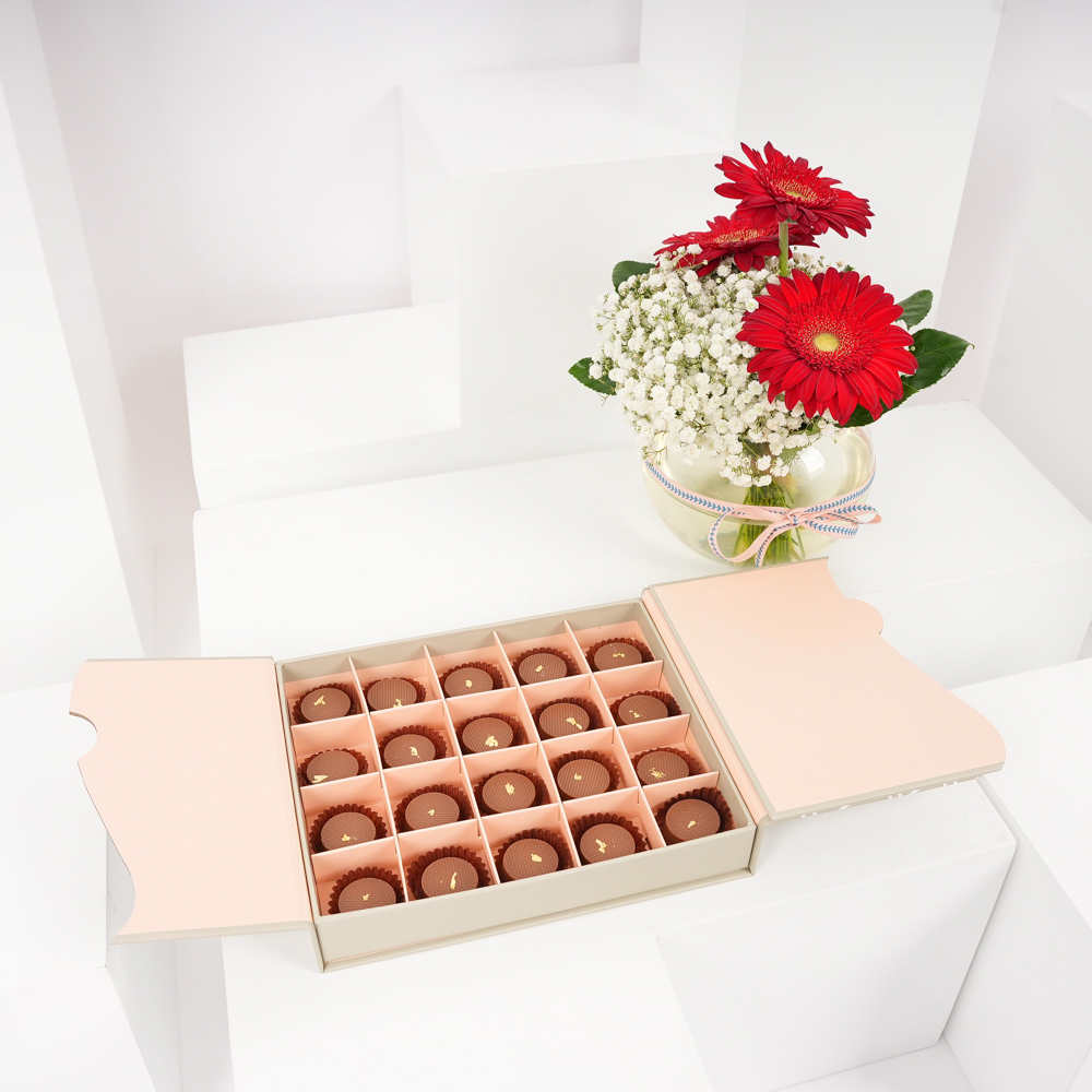 صندوق الشوكولاتة بالكراميل من فلاورد | مزهرية السعادة