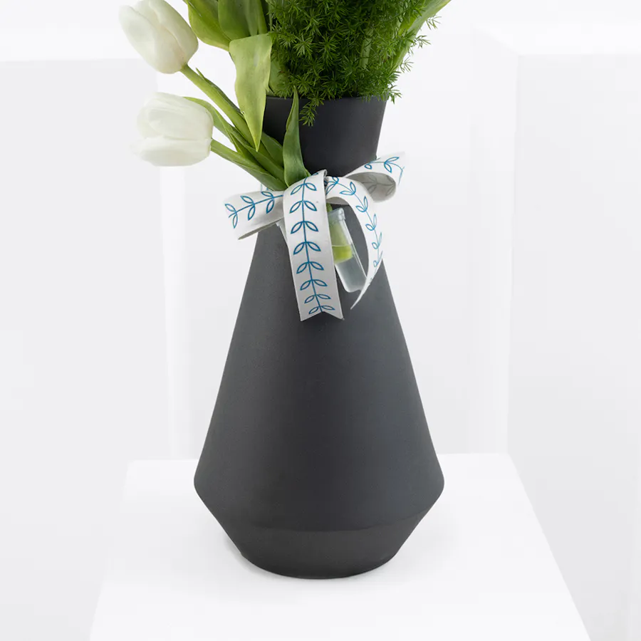 White Tulip| Black Vase 4