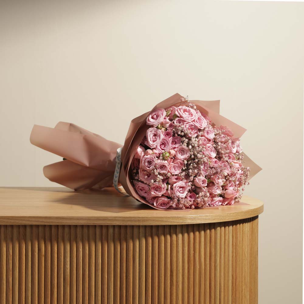 باقة وردية رقيقة | غلاف وردي