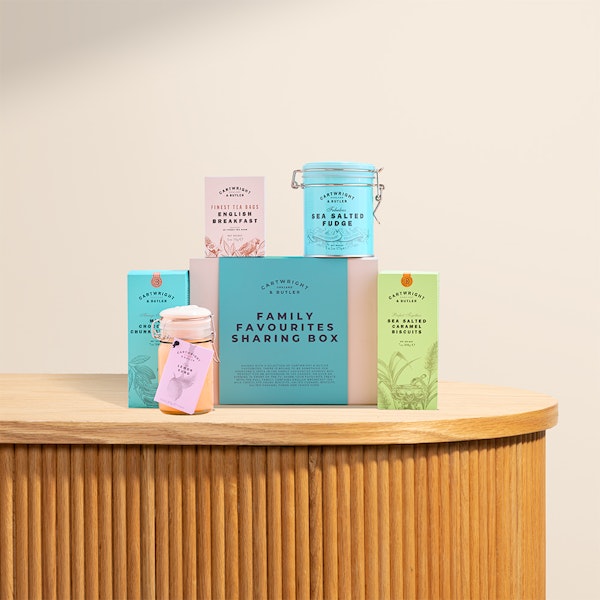 Cartwright & Butler The Family Favourites Sharing Box | Romance Love Roses Bouquet ♡