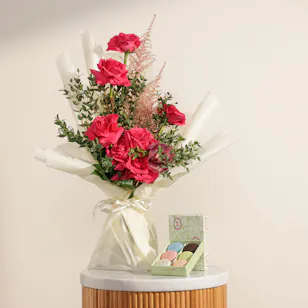 Ladurée Iconic Eugénie Gift Box | Flowers Bouquet