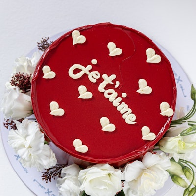 Red Je Taime Cake | Flowers