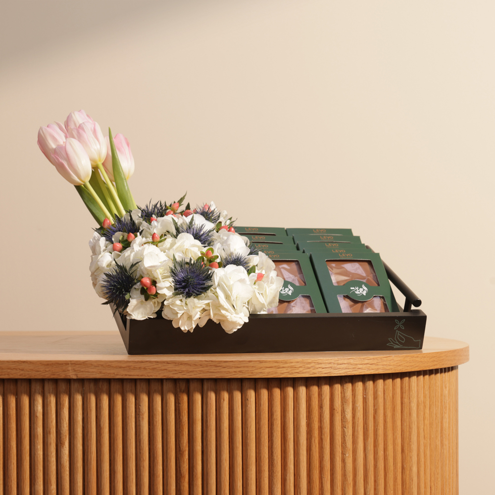 صينية شوكولاتة اليوم الوطني من ليفو | حيوية الزهور