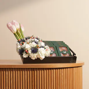 Levo National Day Chocolate Tray | Vitality Flowers