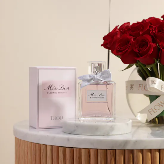 عطر مس ديور بلومينج بوكيه او دي تواليت للنساء من ديور | زهور وبالون حب يزهر لكِ