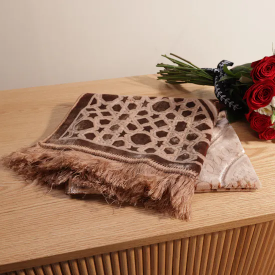 Quffah Pray Mat | Red Roses