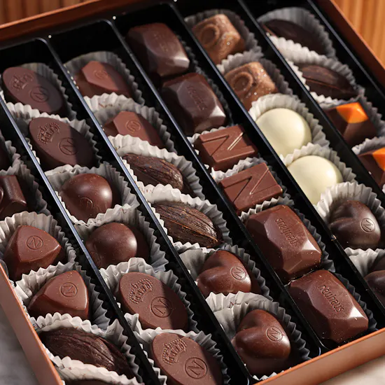 Neuhaus Large Prestige Gift Box | Pretty Bouquet