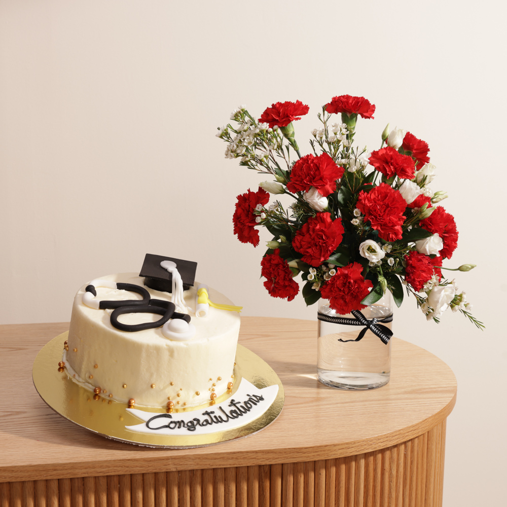 كيك التخرج مع هلن | أزهار النعيم