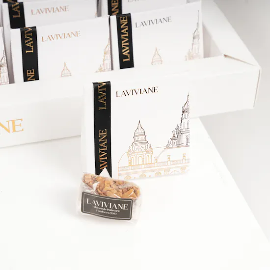 Laviviane Giveaways Chocolates Tray | White Blooms