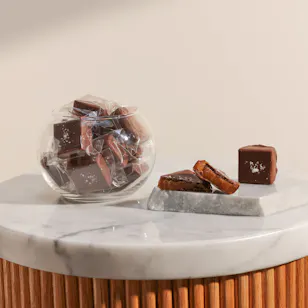Floward Salted Caramel Bliss Chocolate Vase | 15 Pieces Floward Salted Caramel Bliss Chocolate Vase | 15 Pieces