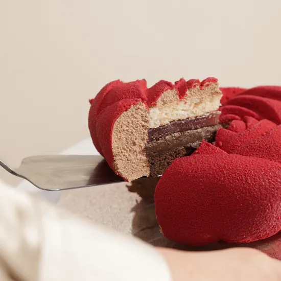 Floward Raspberry Chocolate Red Rose Cake